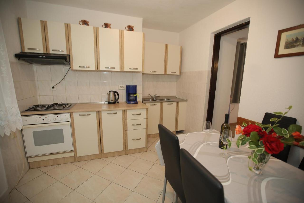 Apartments Noemi Malinska Exterior photo